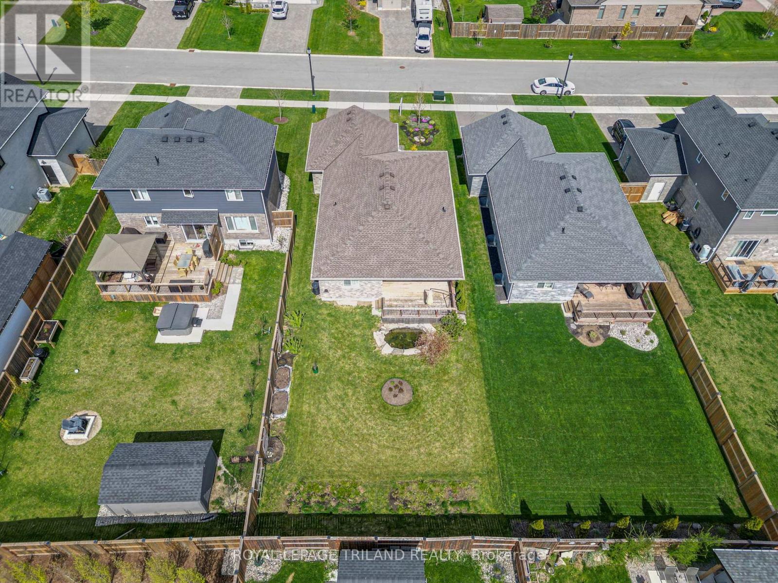 15 Shawns Trail, Thames Centre, Ontario  N0M 2P0 - Photo 32 - X12138542