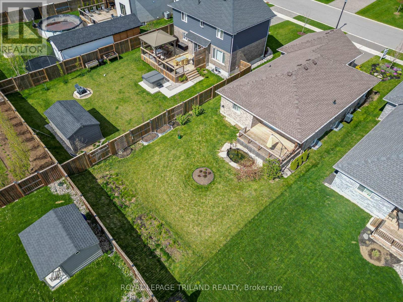 15 Shawns Trail, Thames Centre, Ontario  N0M 2P0 - Photo 33 - X12138542