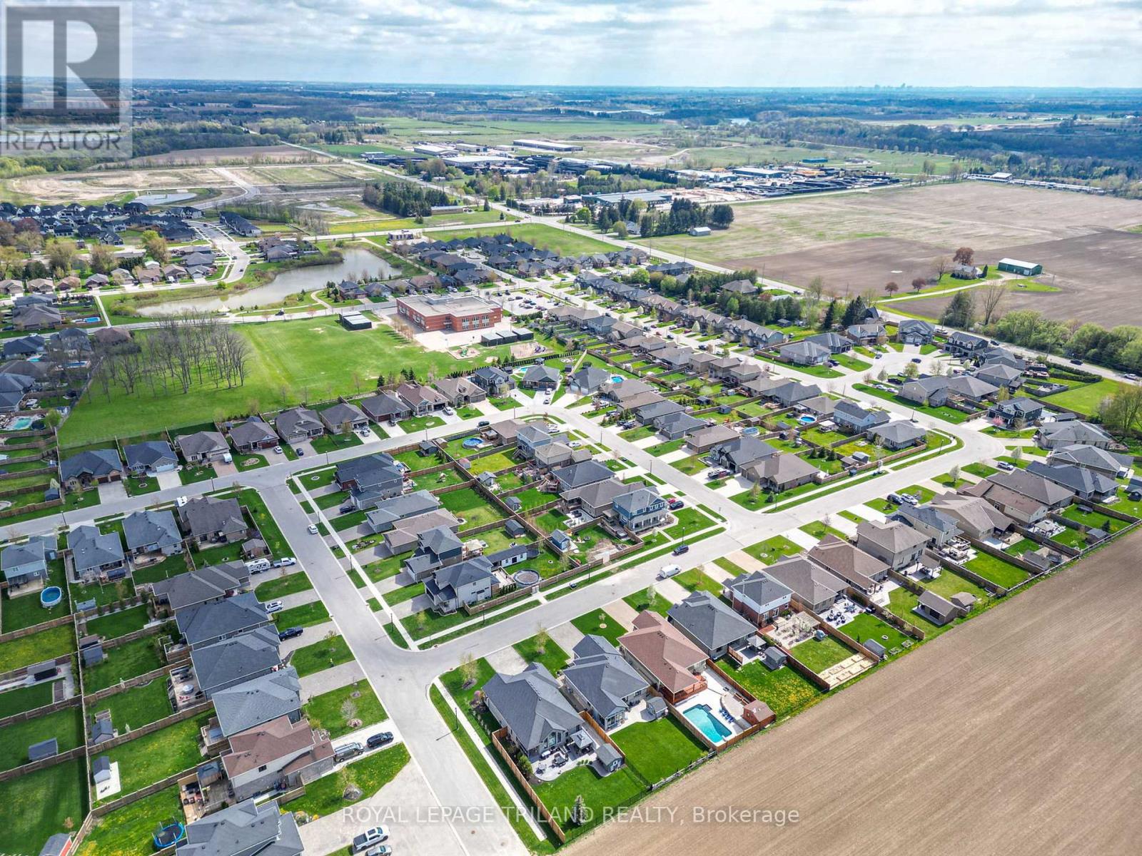 15 Shawns Trail, Thames Centre, Ontario  N0M 2P0 - Photo 37 - X12138542