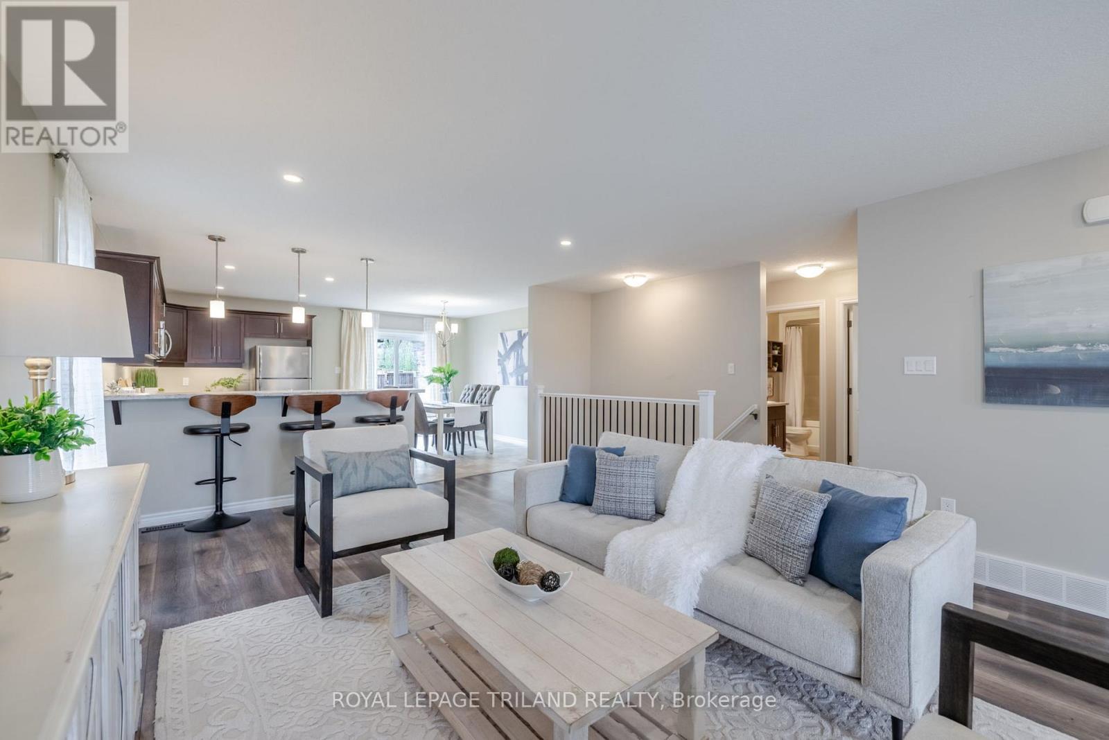 15 Shawns Trail, Thames Centre, Ontario  N0M 2P0 - Photo 6 - X12138542