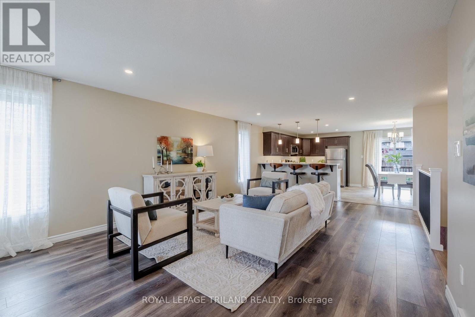 15 Shawns Trail, Thames Centre, Ontario  N0M 2P0 - Photo 7 - X12138542