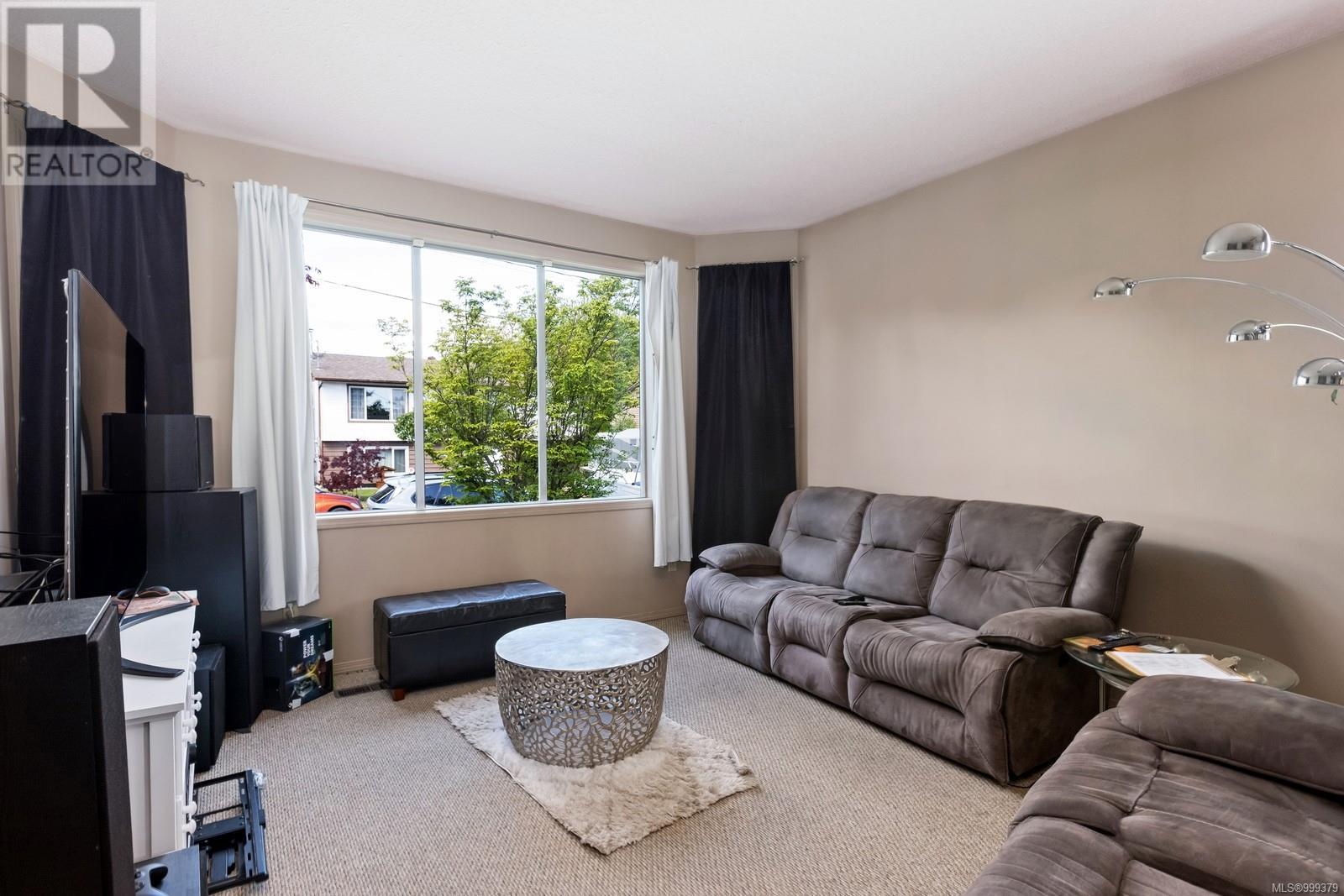 Property at 8039 Spinnaker Dr image 5