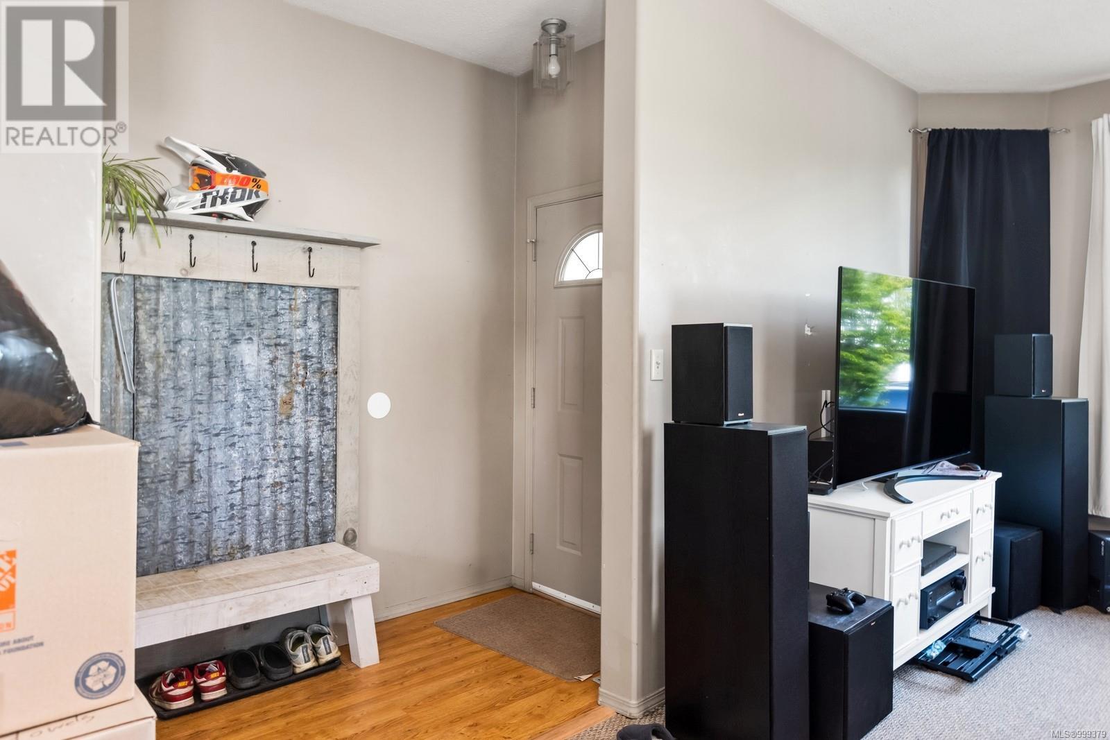 Property at 8039 Spinnaker Dr image 3