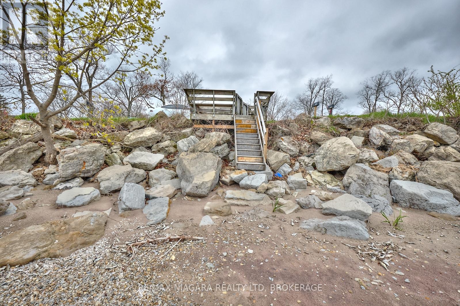 2401 Lakeshore Road, Haldimand (Dunnville), Ontario  N1A 2W8 - Photo 30 - X12138164