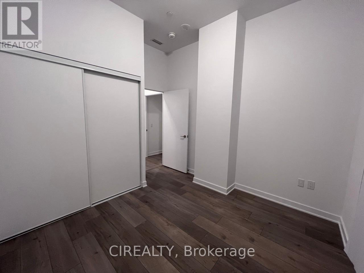 210 - 38 Honeycrisp Crescent, Vaughan, Ontario  L4K 0M8 - Photo 8 - N12138342