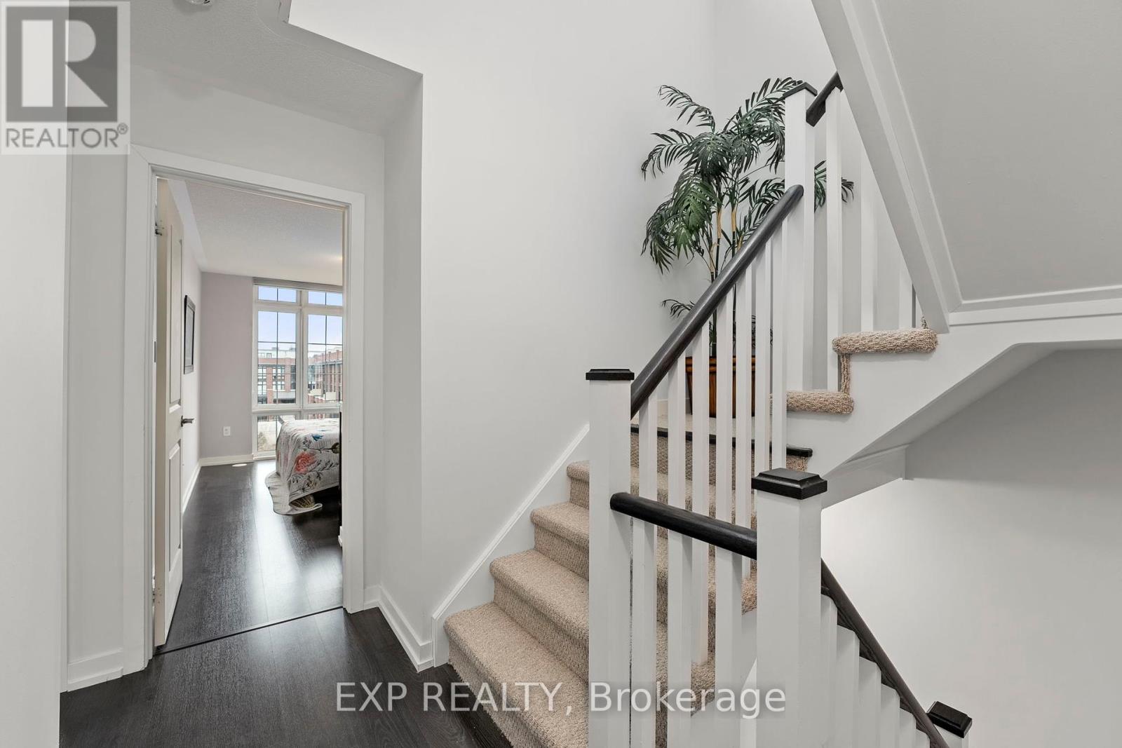 302 - 2 Linsmore Place, Whitchurch-Stouffville, Ontario  L4A 4T4 - Photo 5 - N12138365