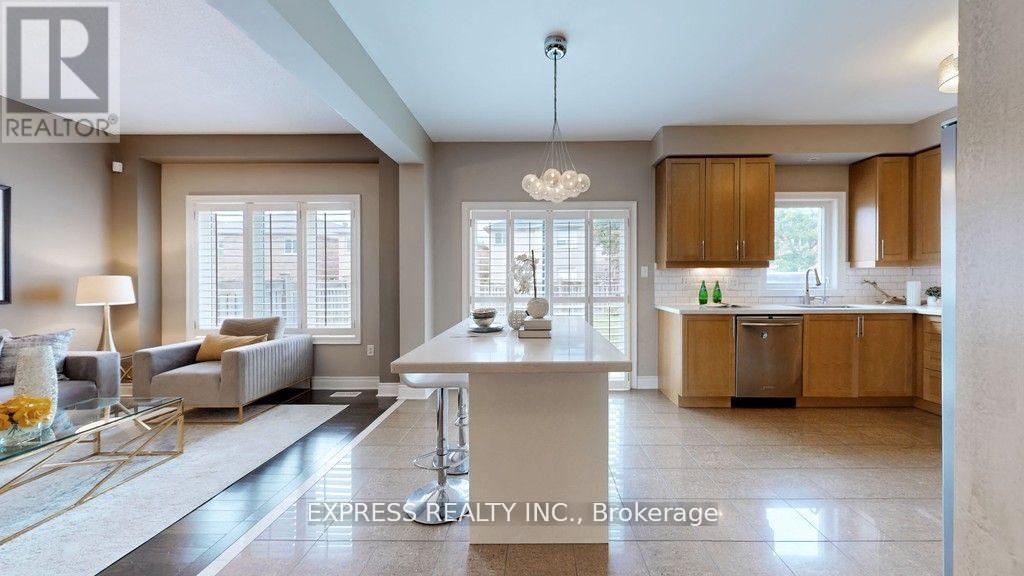 164 Mavrinac Boulevard, Aurora, Ontario  L4G 0G6 - Photo 12 - N12138380