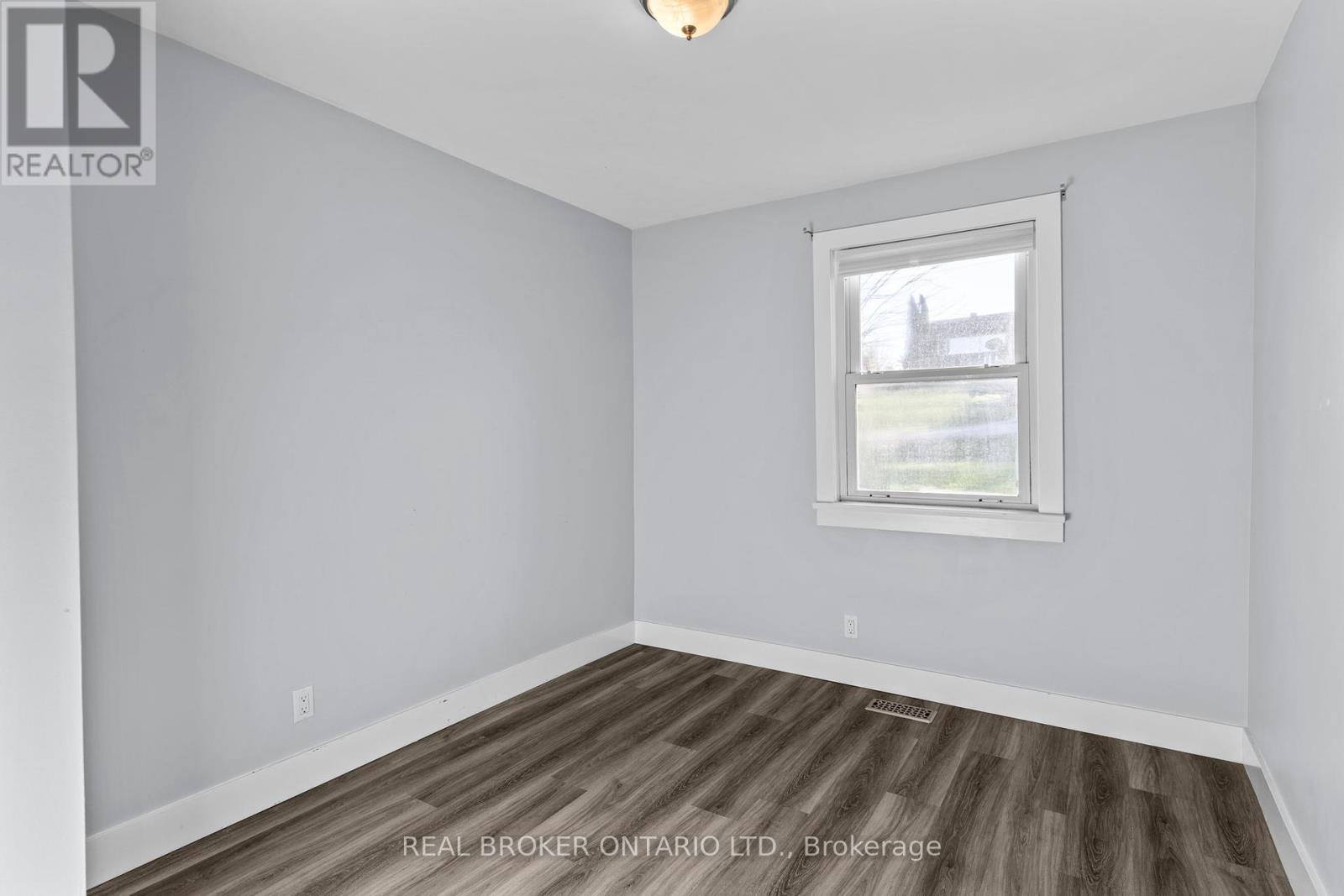 42 Charles Road, Orillia, Ontario  L3V 3H4 - Photo 11 - S12138285