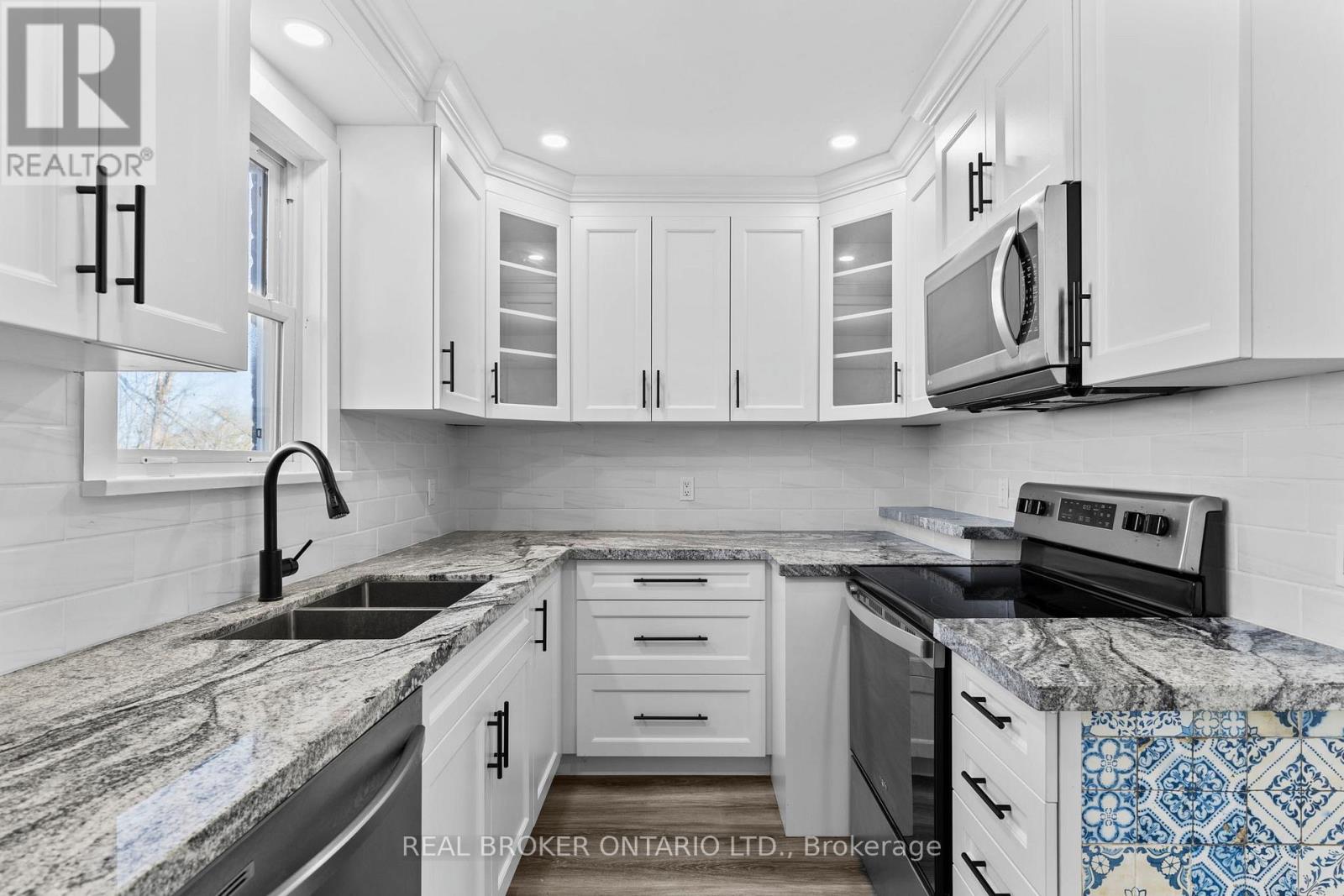 42 Charles Road, Orillia, Ontario  L3V 3H4 - Photo 7 - S12138285