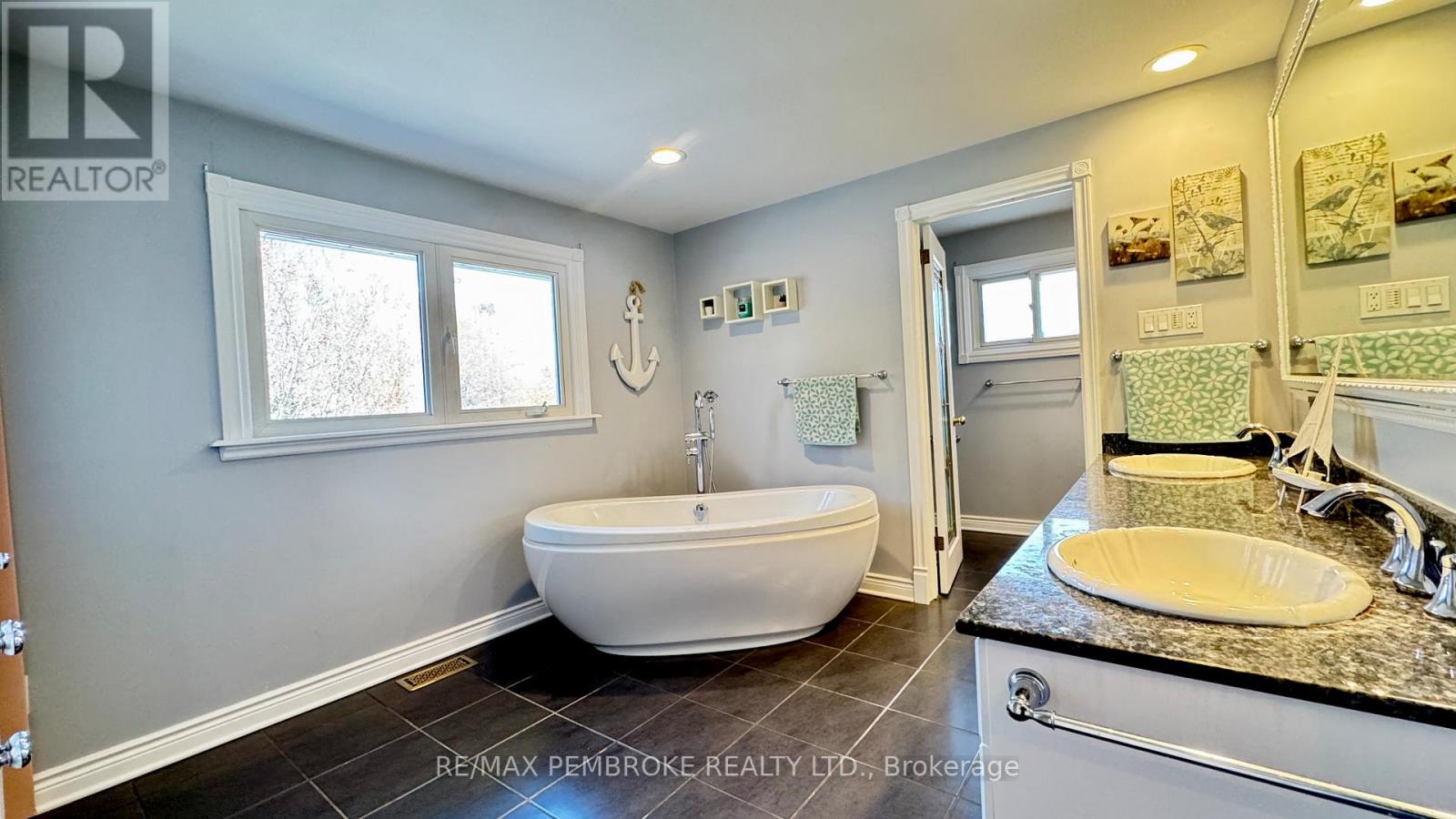 179 Ridge Road, Deep River, Ontario  K0J 1P0 - Photo 30 - X12138462