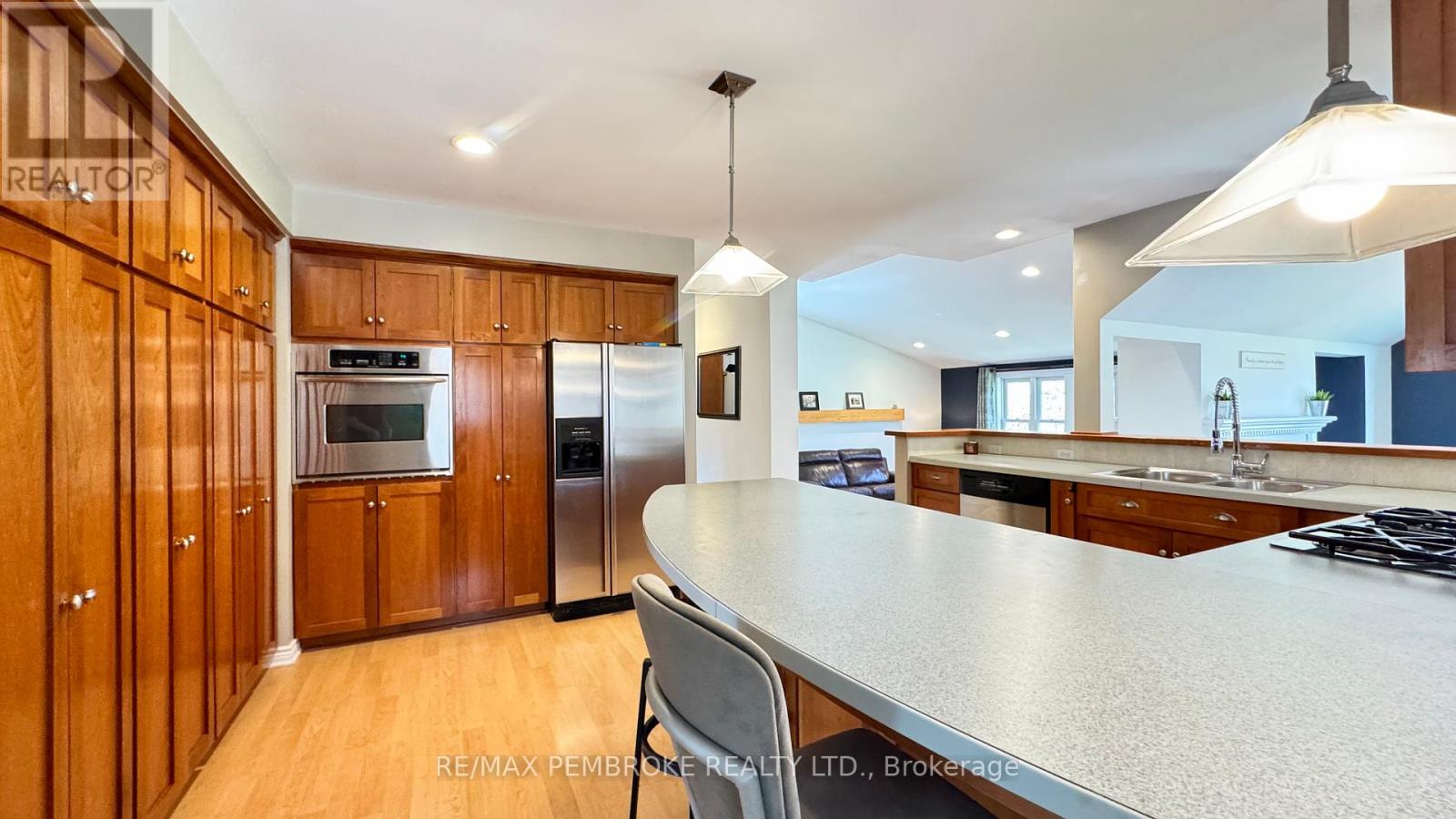 179 Ridge Road, Deep River, Ontario  K0J 1P0 - Photo 6 - X12138462