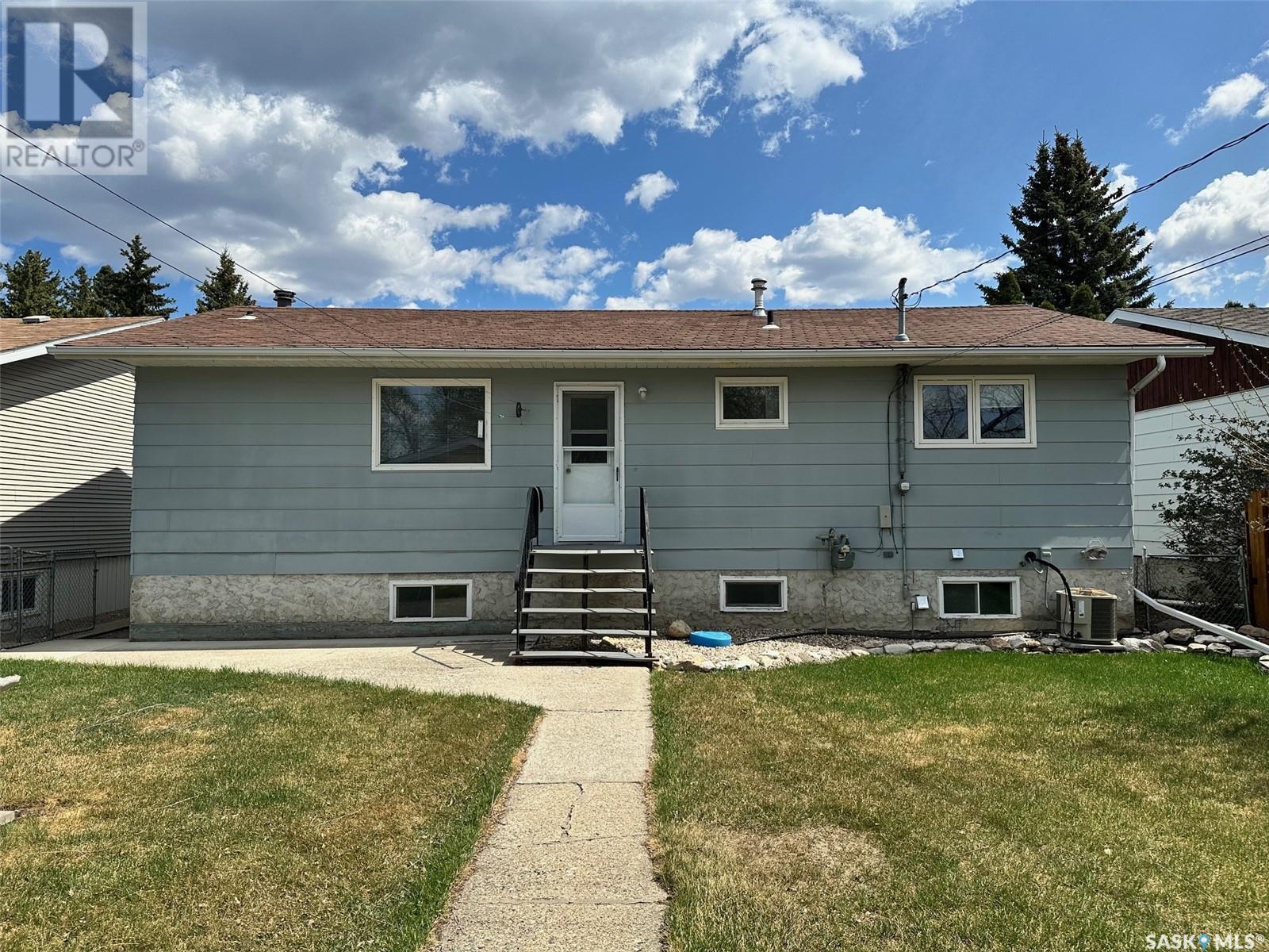 607 Main Street, Hudson Bay, Saskatchewan  S0E 0Y0 - Photo 3 - SK005345