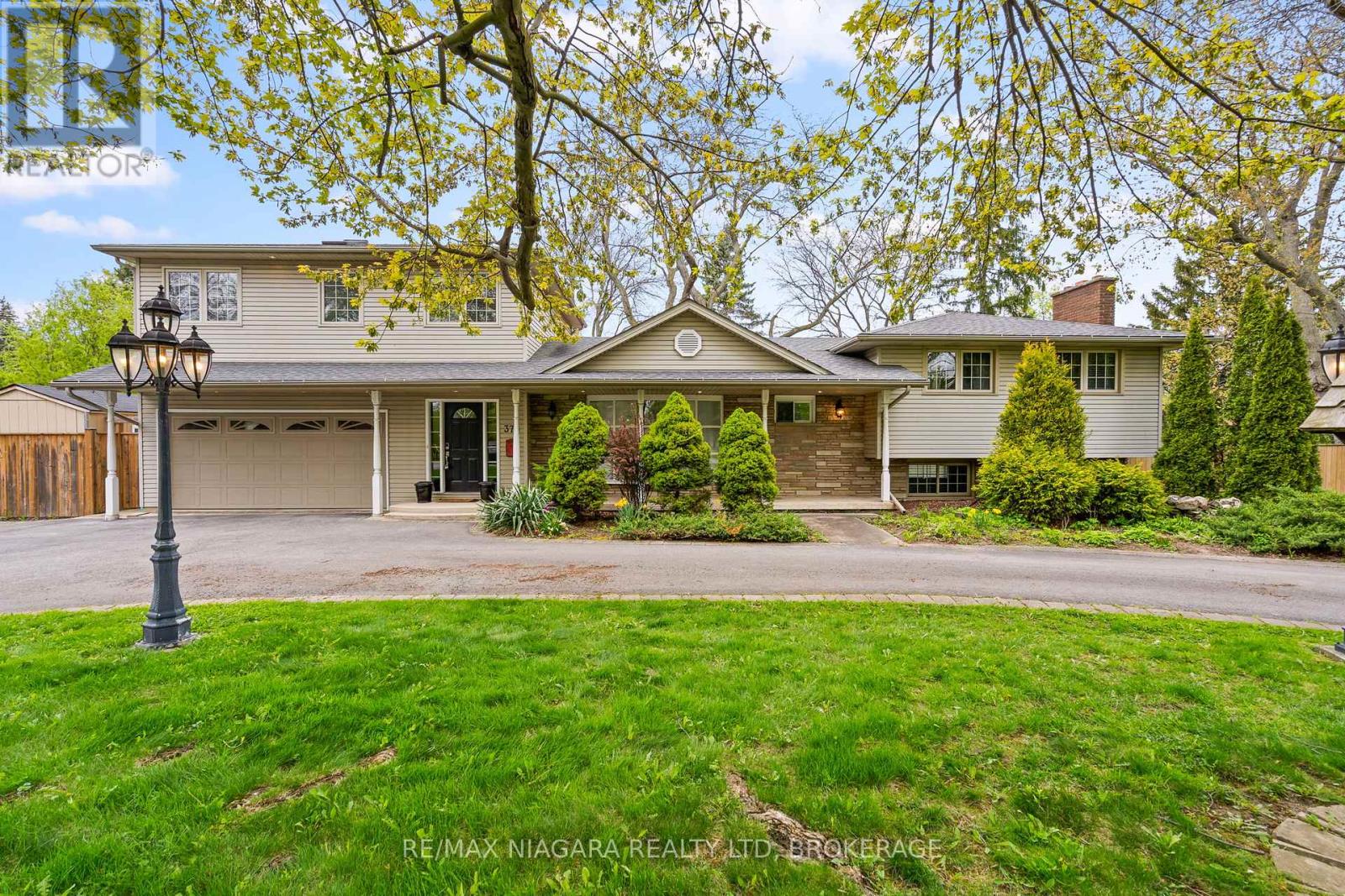 Property at 375 MISSISSAUGA STREET N image 2