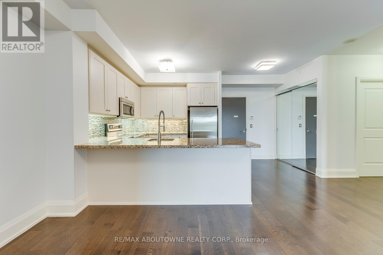 629 - 1 Old Mill Drive, Toronto, Ontario  M6S 0A1 - Photo 10 - W12138233