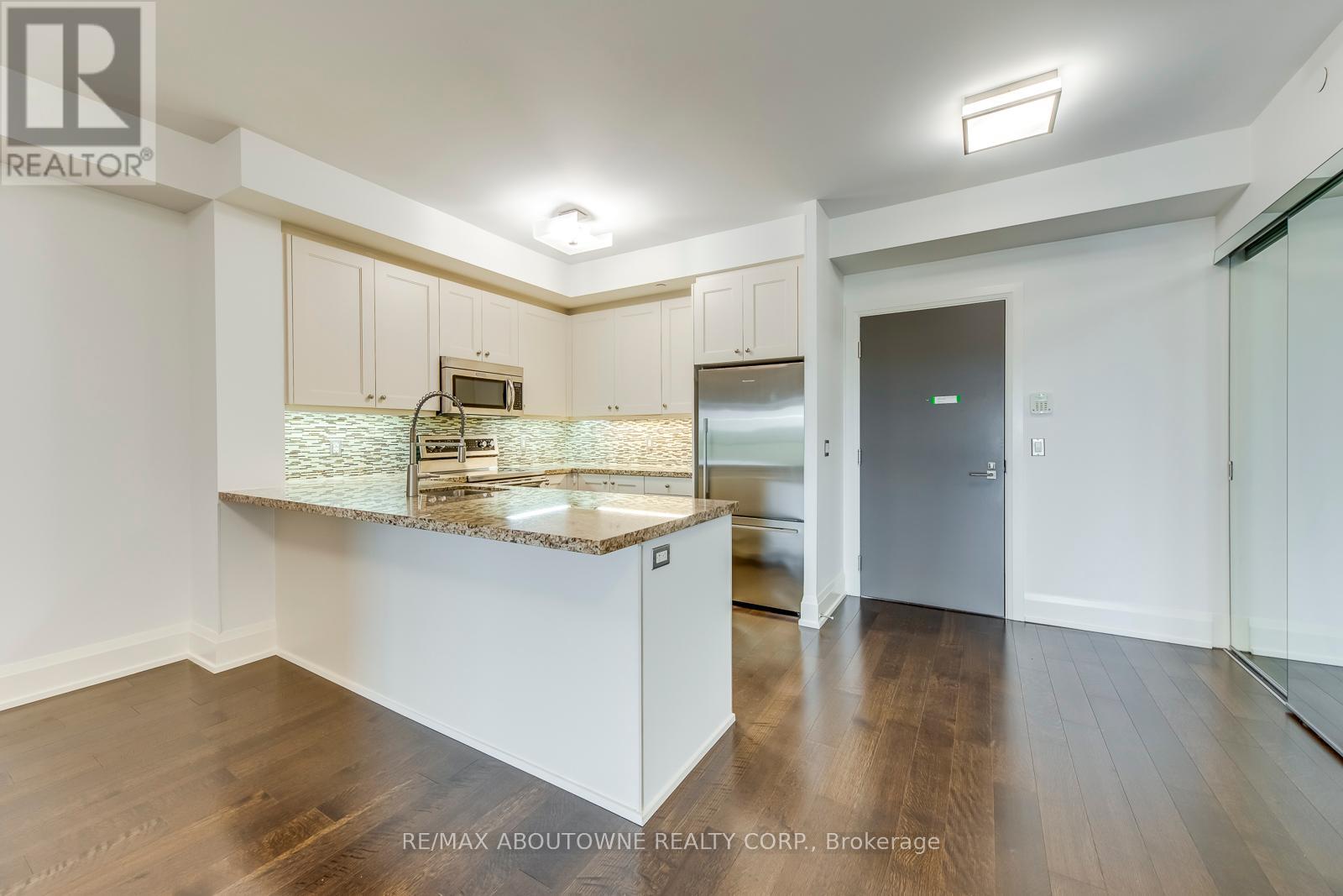 629 - 1 Old Mill Drive, Toronto, Ontario  M6S 0A1 - Photo 11 - W12138233
