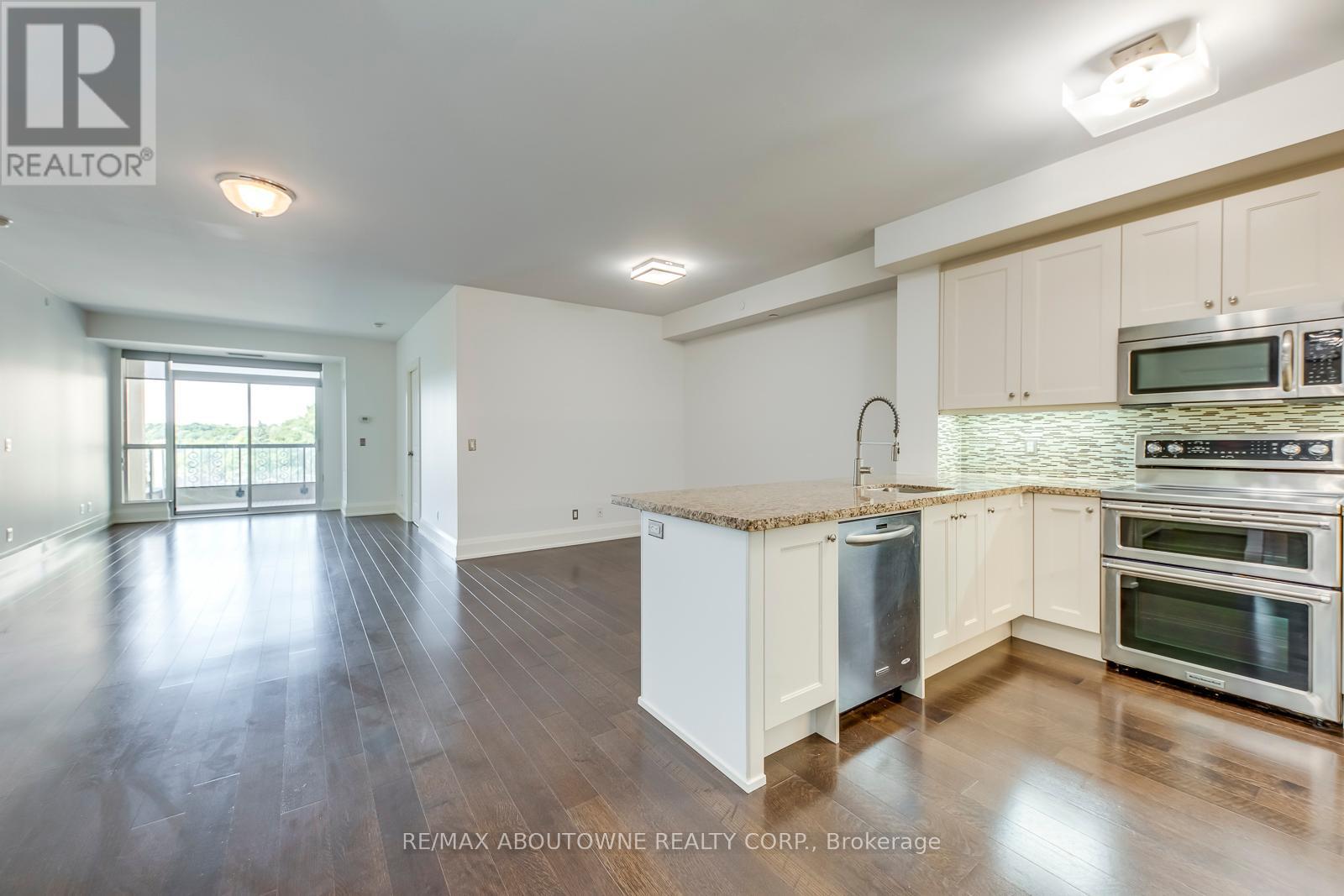 629 - 1 Old Mill Drive, Toronto, Ontario  M6S 0A1 - Photo 6 - W12138233
