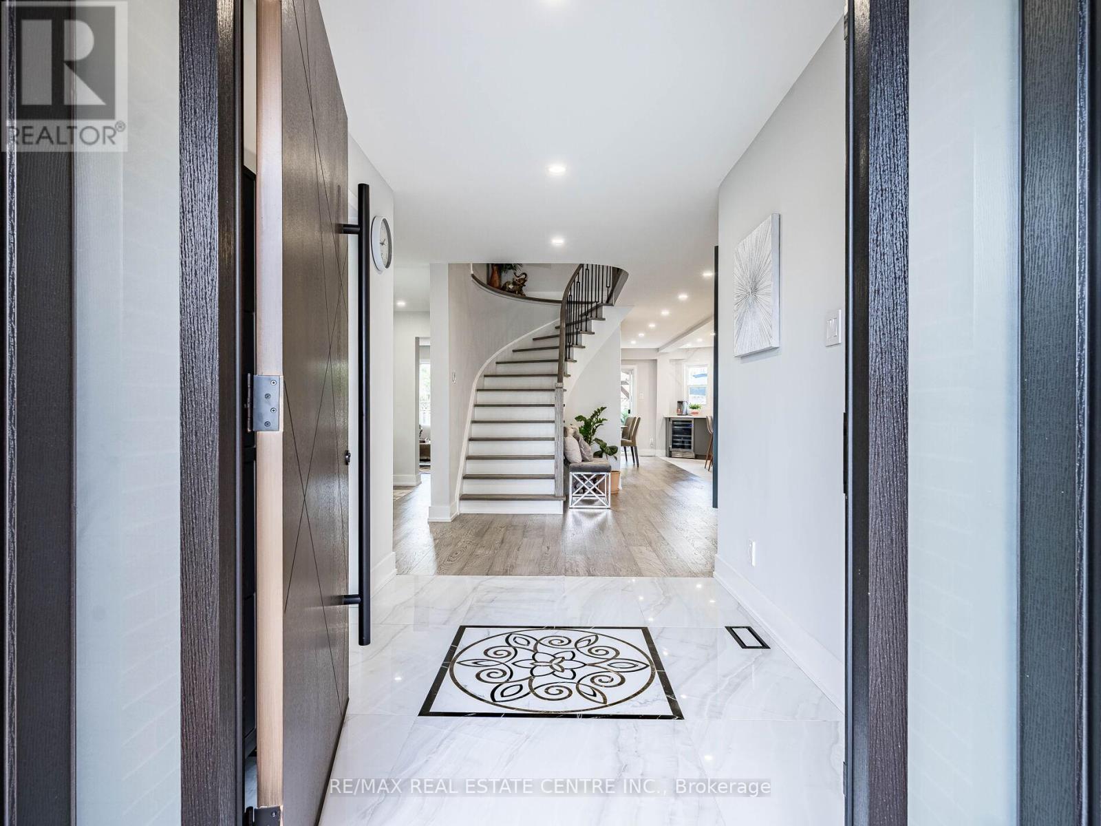 Property at 302 LEACOCK AVENUE image 3