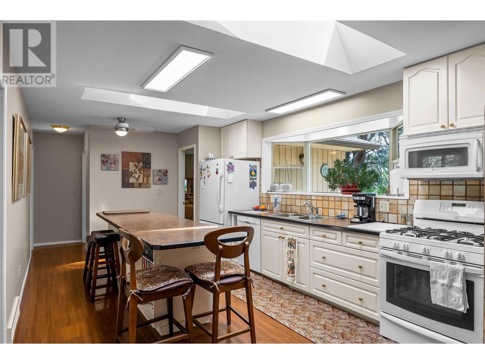4611 Westsyde Road, Kamloops, British Columbia  V2B 8N3 - Photo 6 - 10347058