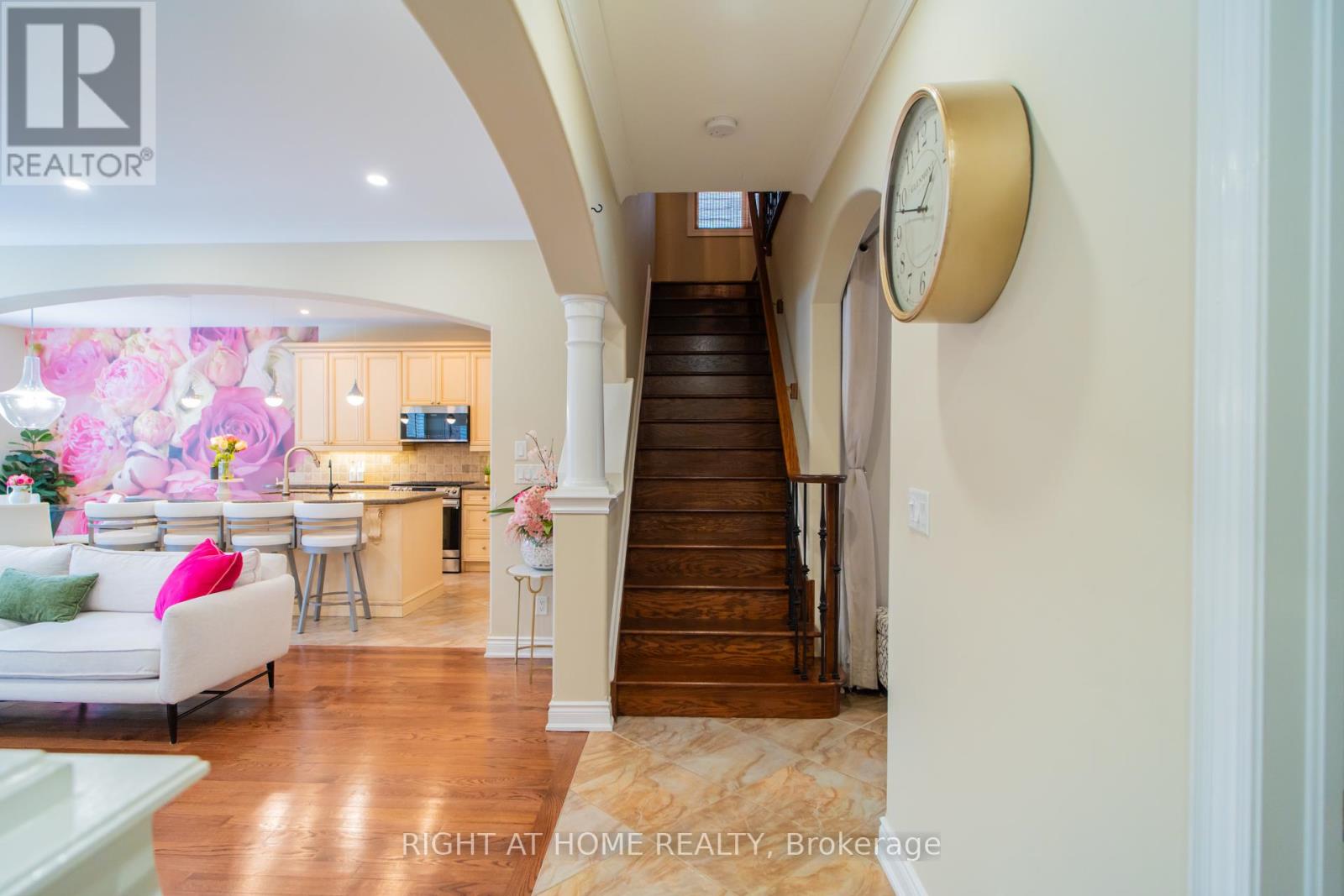 593 Renshaw Court, Mississauga, Ontario  L5H 4L7 - Photo 13 - W12138329