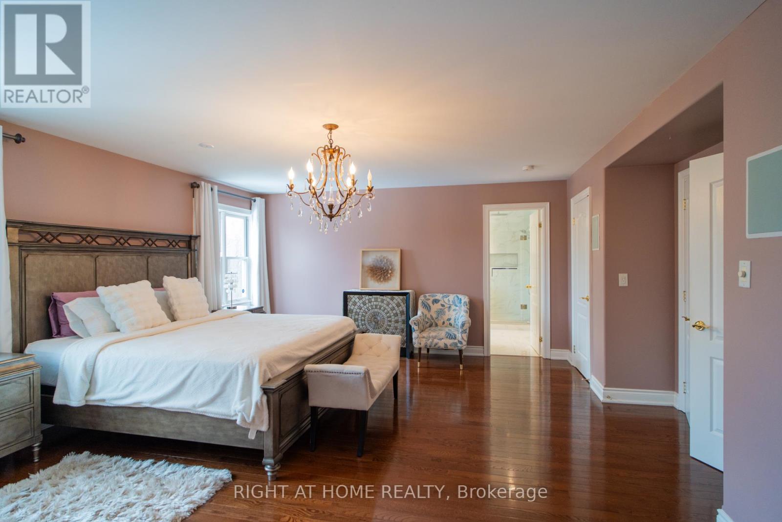 593 Renshaw Court, Mississauga, Ontario  L5H 4L7 - Photo 14 - W12138329