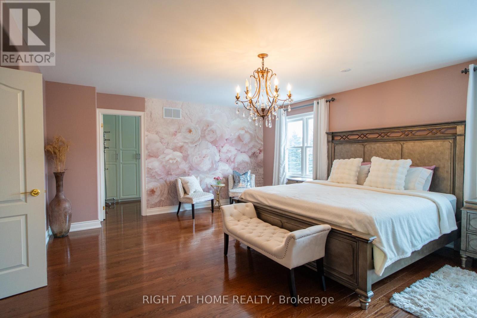 593 Renshaw Court, Mississauga, Ontario  L5H 4L7 - Photo 16 - W12138329