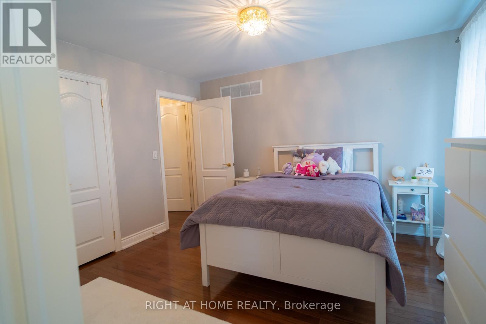 593 Renshaw Court, Mississauga, Ontario  L5H 4L7 - Photo 28 - W12138329