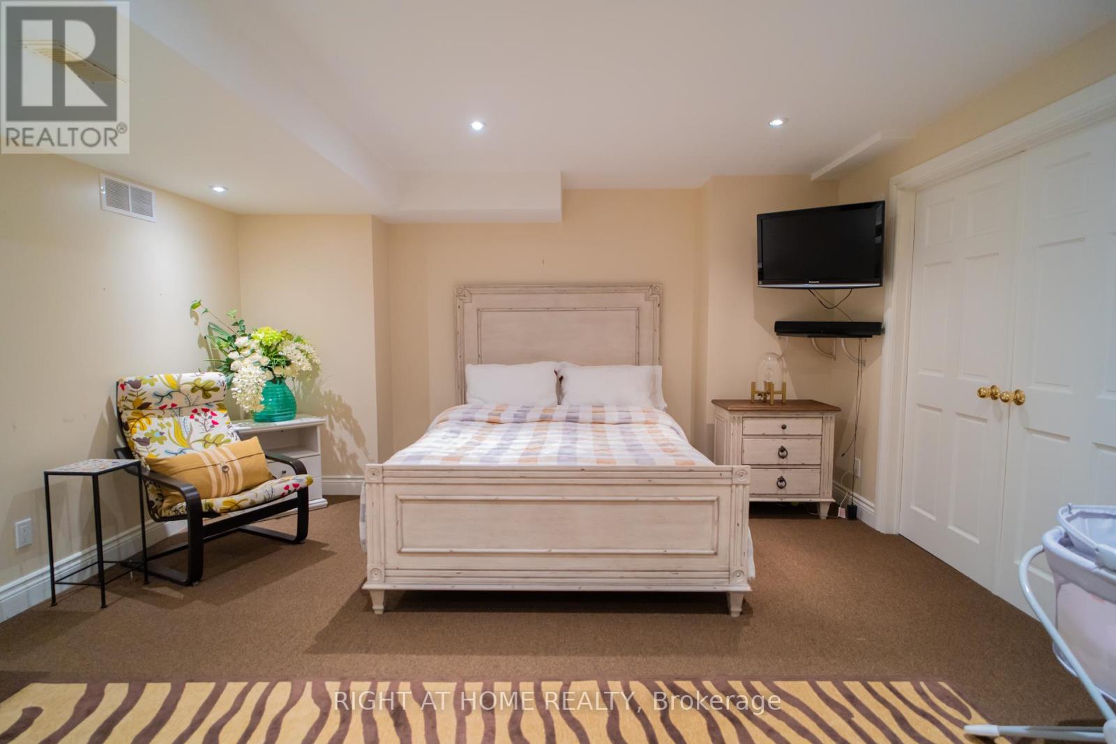 593 Renshaw Court, Mississauga, Ontario  L5H 4L7 - Photo 33 - W12138329