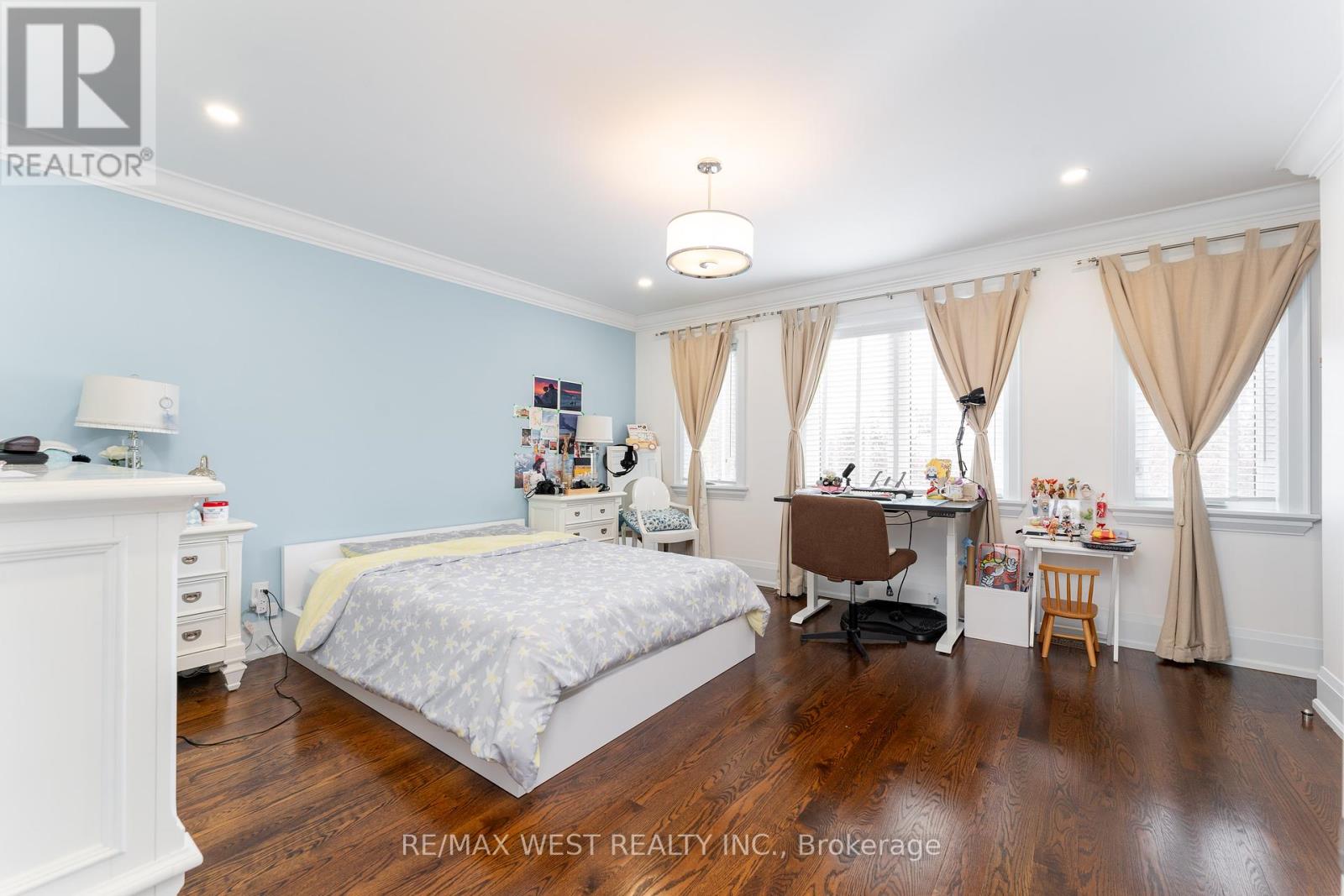 1152 Glengrove Avenue, Toronto, Ontario  M6B 2K4 - Photo 19 - W12138333