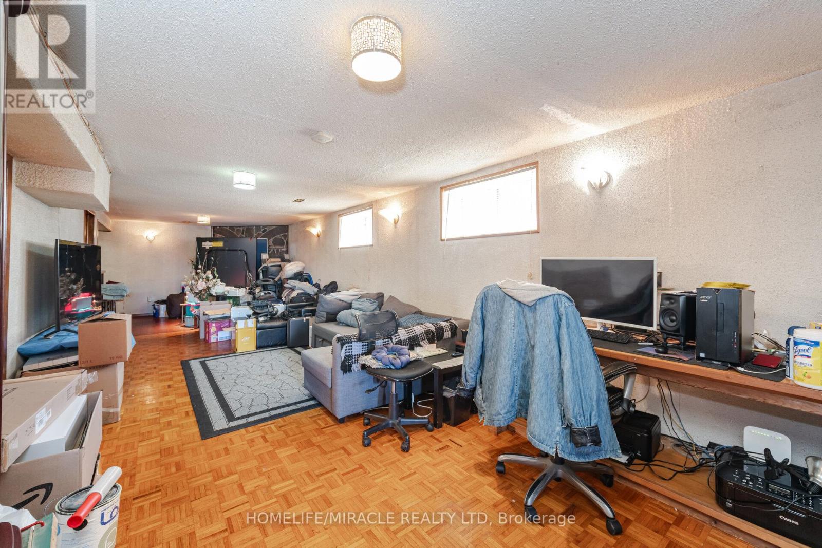 7 Tamarisk Drive, Toronto, Ontario  M9V 1S2 - Photo 27 - W12138376