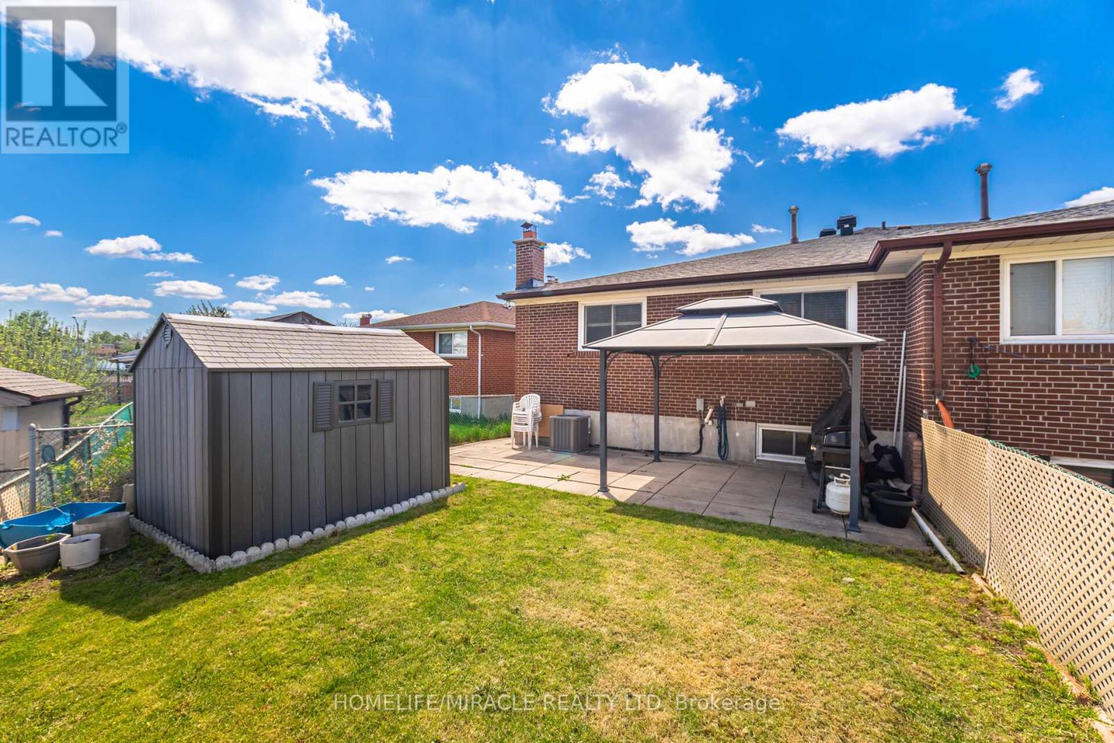 7 Tamarisk Drive, Toronto, Ontario  M9V 1S2 - Photo 35 - W12138376