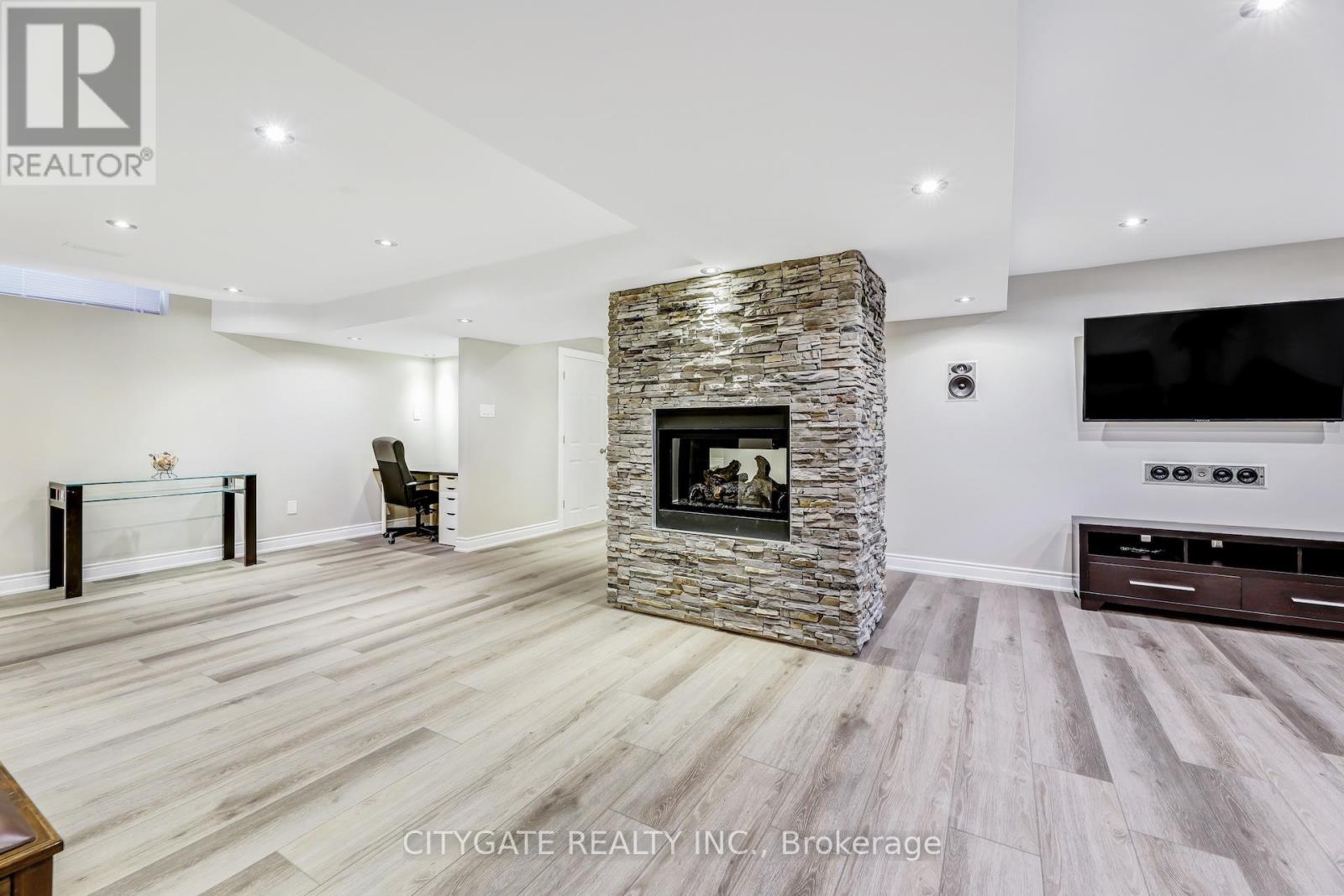 24 Simpson Avenue, Hamilton, Ontario  L0R 1P0 - Photo 38 - X12138194