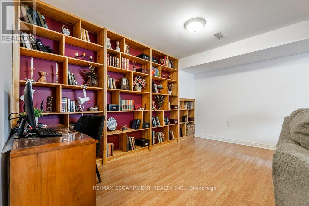 62 Spadara Drive, Hamilton, Ontario  L9B 2K3 - Photo 32 - X12138211