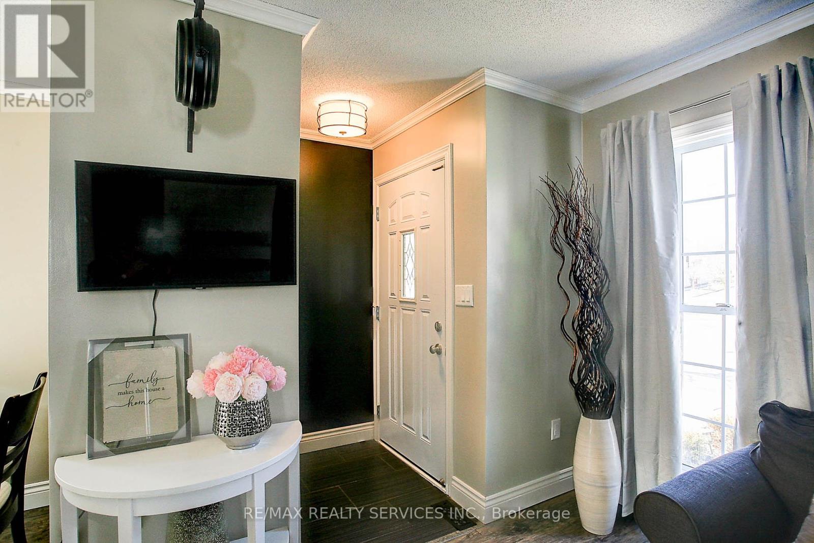 65 Wake Robin Drive, Kitchener, Ontario  N2E 3L4 - Photo 4 - X12138362