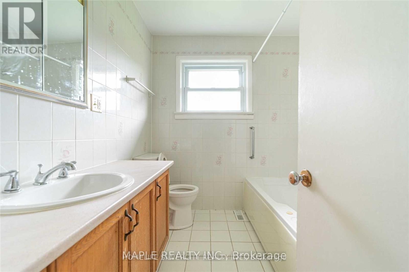 1101 Brantford Hwy Highway, North Dumfries, Ontario  N1R 5S6 - Photo 12 - X12138377