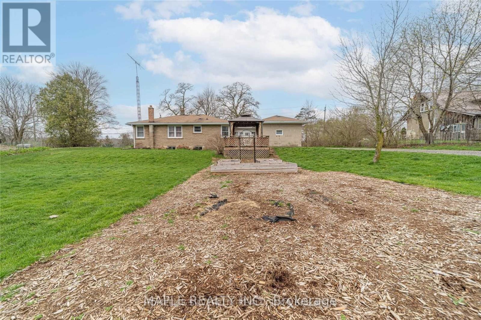 1101 Brantford Hwy Highway, North Dumfries, Ontario  N1R 5S6 - Photo 16 - X12138377
