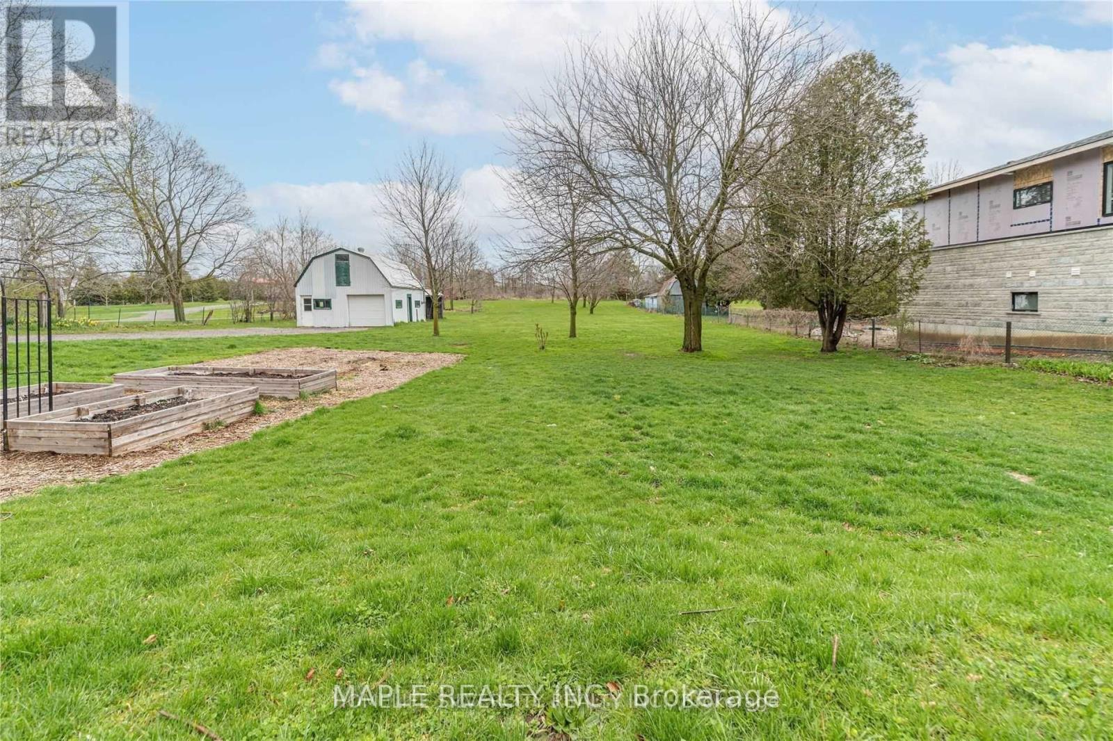1101 Brantford Hwy Highway, North Dumfries, Ontario  N1R 5S6 - Photo 18 - X12138377