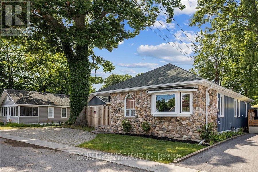 Property at 381 MAPLEWOOD AVENUE image 2