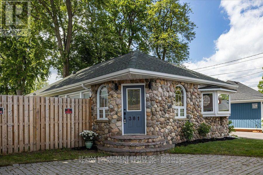 Property at 381 MAPLEWOOD AVENUE image 3