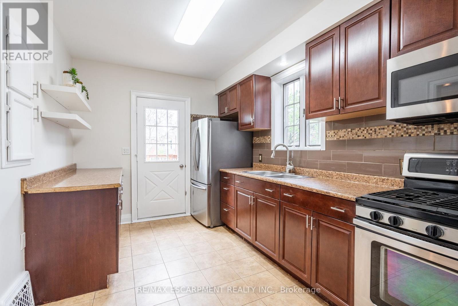 11 Huxley Avenue S, Hamilton, Ontario  L8K 2P5 - Photo 18 - X12138401