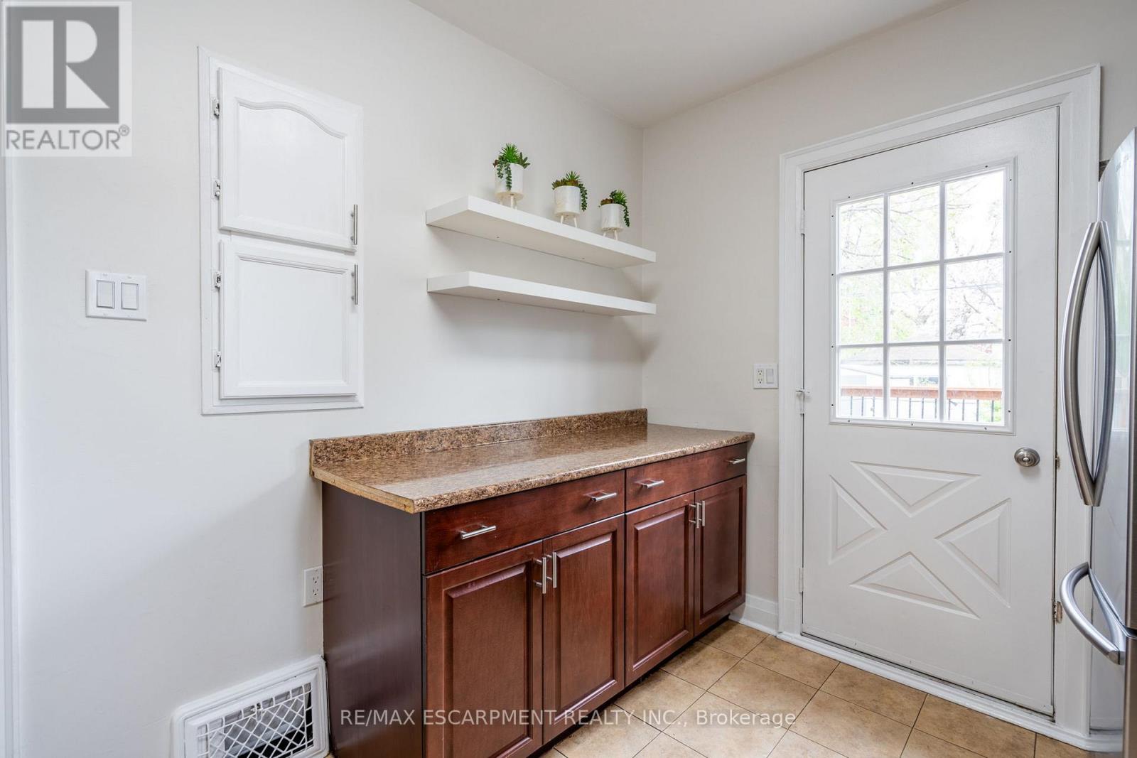 11 Huxley Avenue S, Hamilton, Ontario  L8K 2P5 - Photo 20 - X12138401