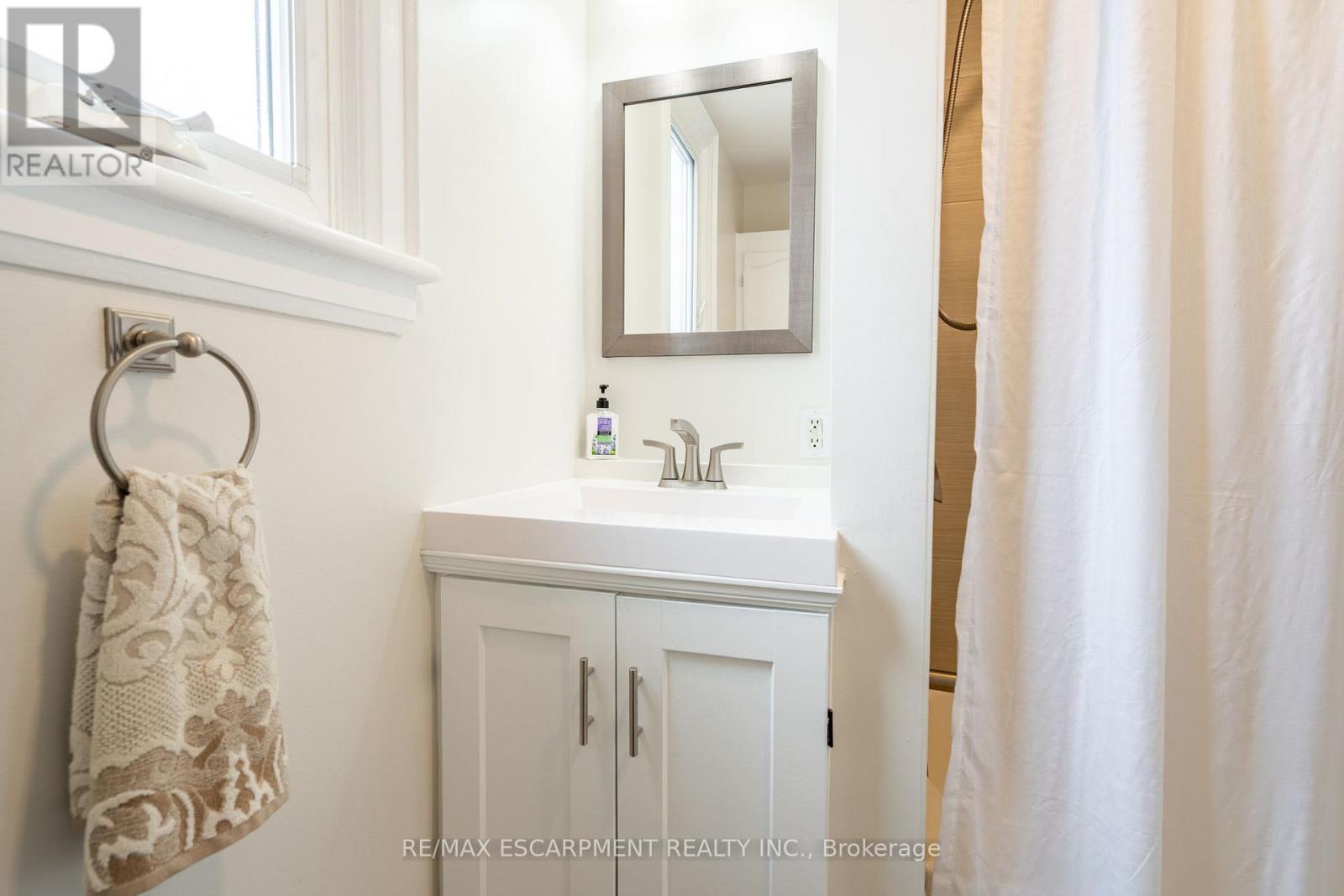 11 Huxley Avenue S, Hamilton, Ontario  L8K 2P5 - Photo 30 - X12138401