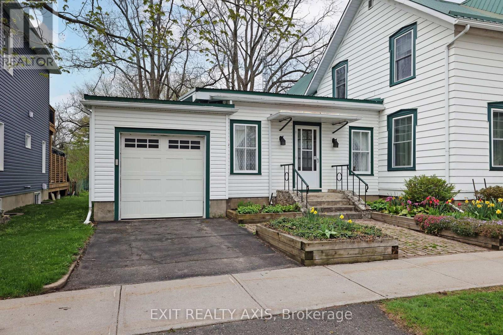 34 Church Street, Westport, Ontario  K0G 1X0 - Photo 3 - X12138458
