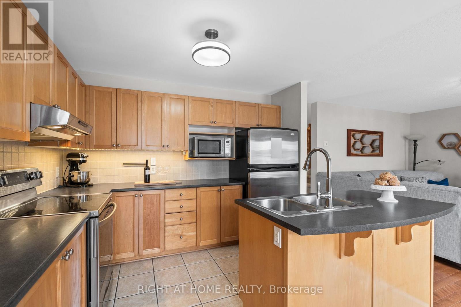 61 Sunvale Way, Ottawa, Ontario  K2G 6X7 - Photo 15 - X12138491