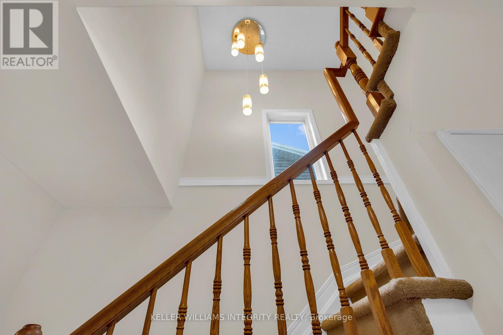 11 San Remo Private, Ottawa, Ontario  K1G 5Y2 - Photo 4 - X12138495