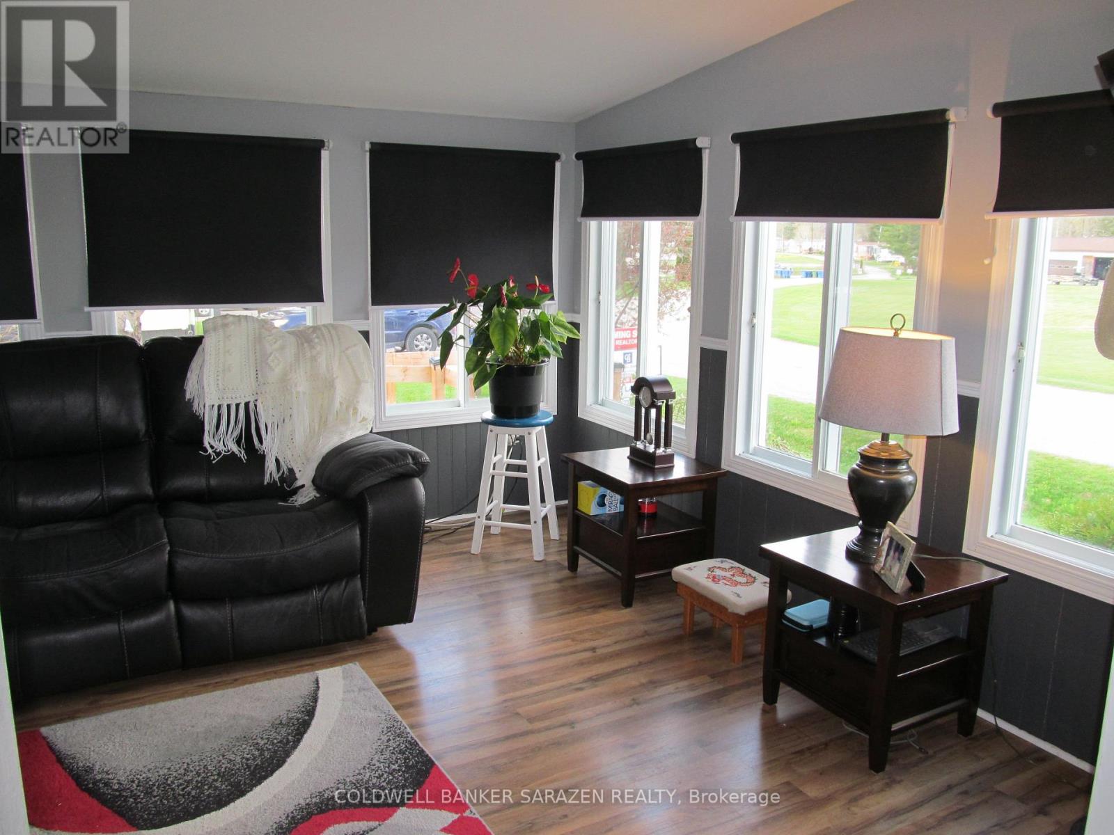 21 Lakefront Lane, Mcnab/braeside, Ontario  K0A 3L0 - Photo 16 - X12138511