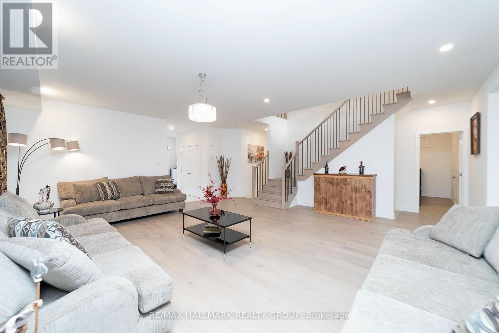 614 Kenabeek Terrace, Ottawa, Ontario  K4M 0M2 - Photo 6 - X12138540