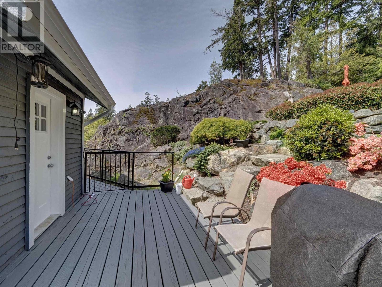 8362 Redrooffs Road, Halfmoon Bay, British Columbia  V7Z 1E5 - Photo 17 - R3000912