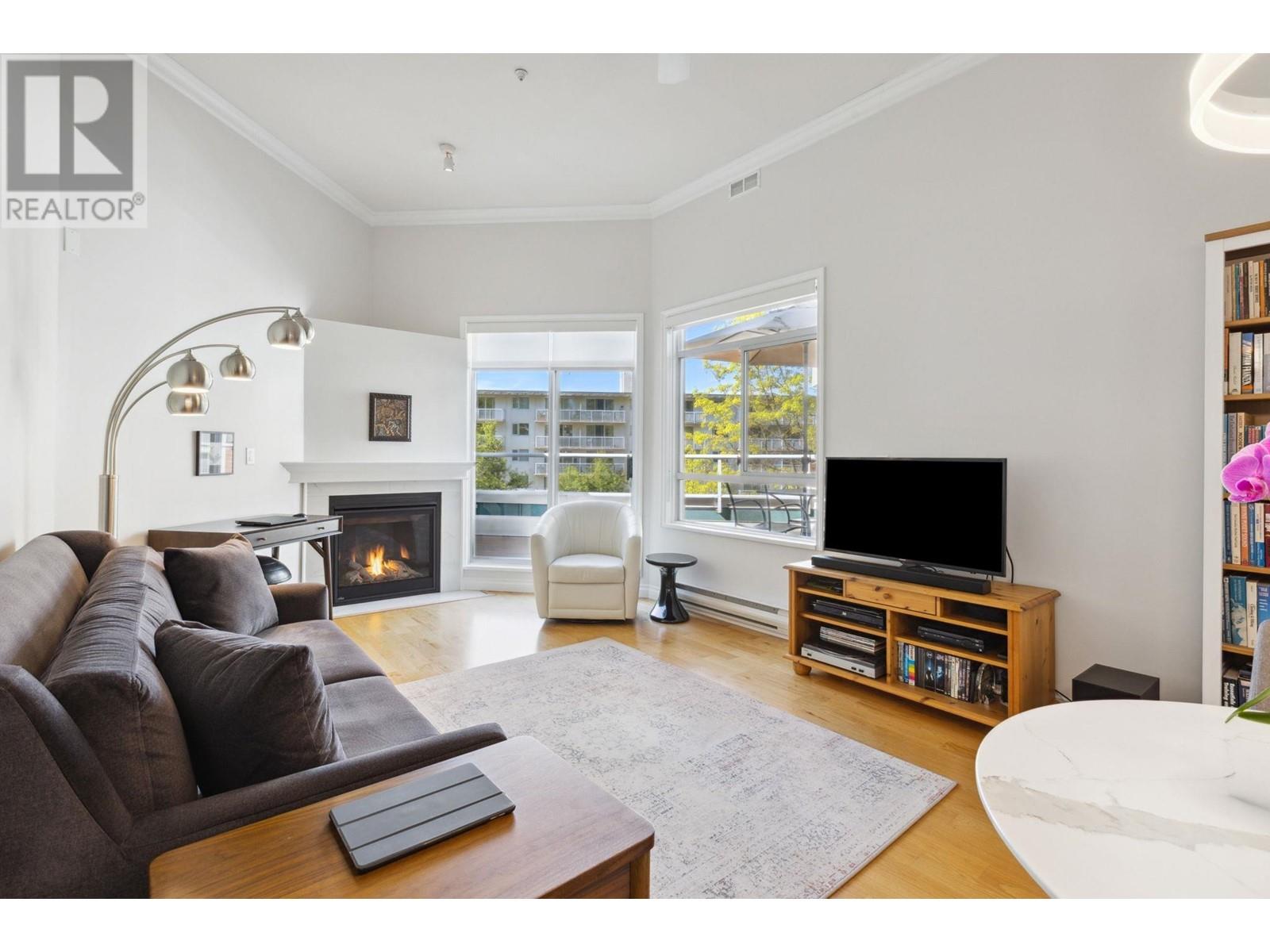 401 128 W 8th Street, North Vancouver, British Columbia  V7M 3M1 - Photo 3 - R3000167