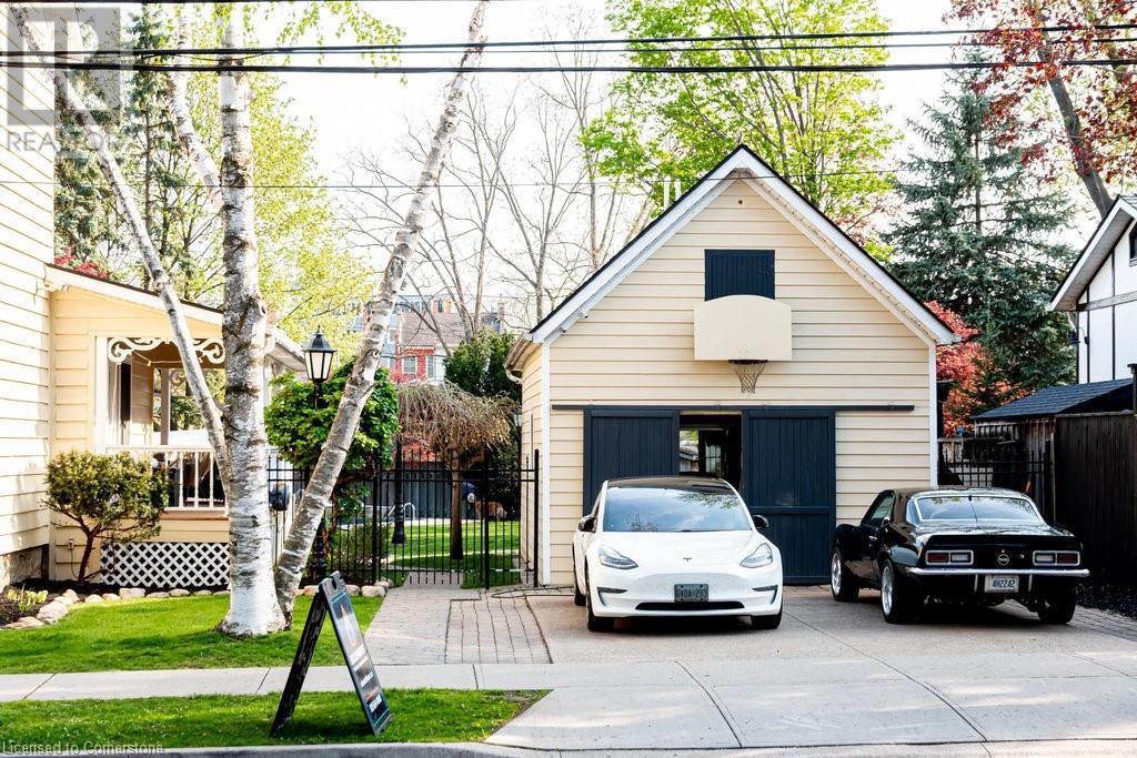 Property at 12 PARK Street E image 3