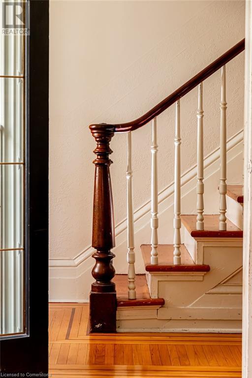 Property at 12 PARK Street E image 5